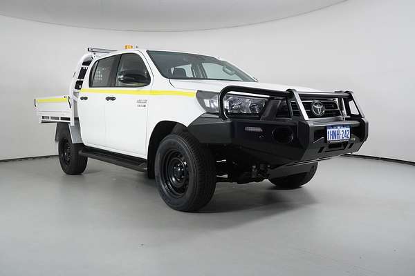 2022 Toyota Hilux SR (4x4)