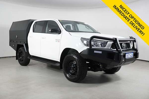 2024 Toyota Hilux SR (4x4) Steel Wheels