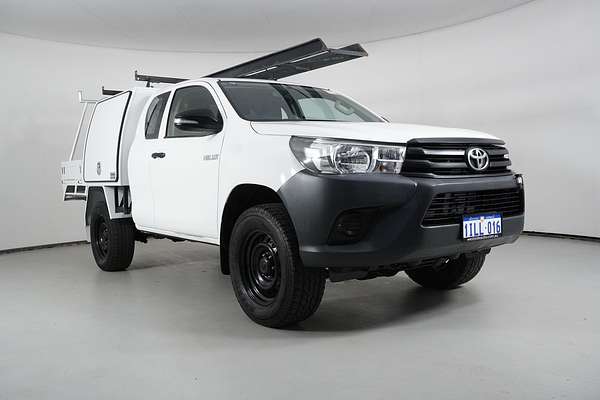 2015 Toyota Hilux Workmate (4x4)