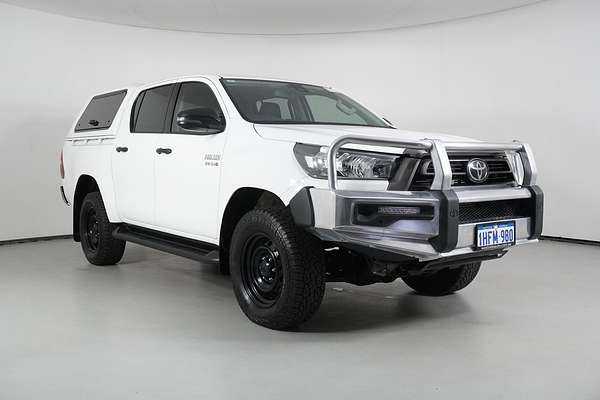 2022 Toyota Hilux SR (4x4)