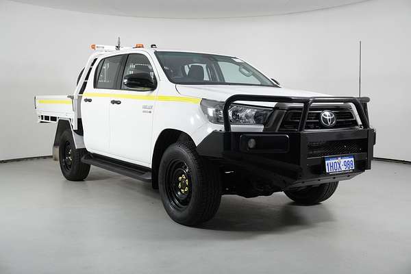 2022 Toyota Hilux SR (4x4)