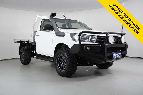 2017 Toyota Hilux SR (4x4)