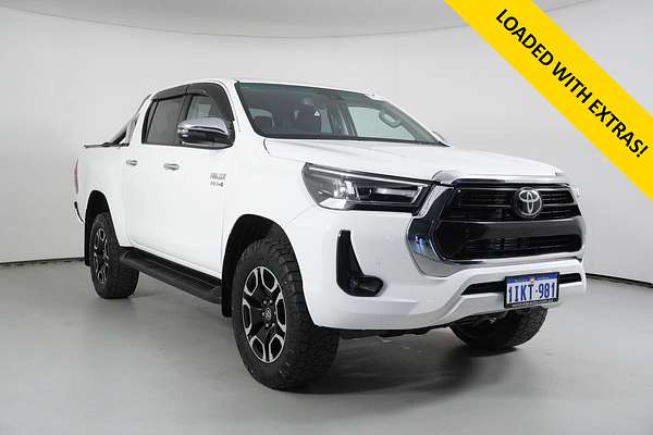 2022 Toyota Hilux SR5 (4x4)