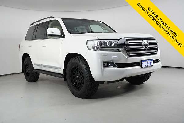 2019 Toyota Landcruiser LC200 Sahara (4x4)