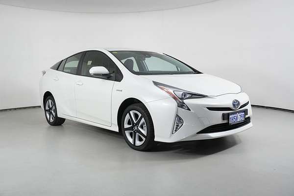 2016 Toyota Prius I-Tech (Hybrid)