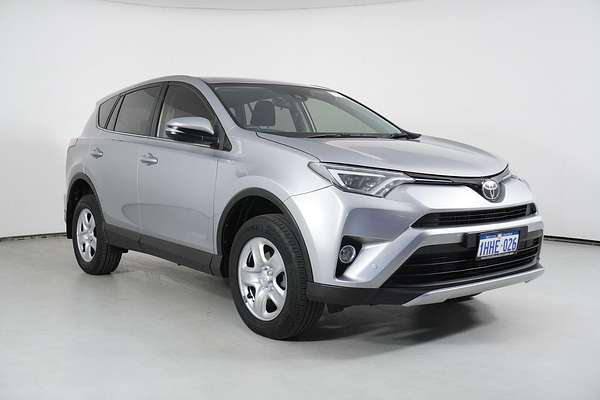 2017 Toyota RAV4 GX (4x4)